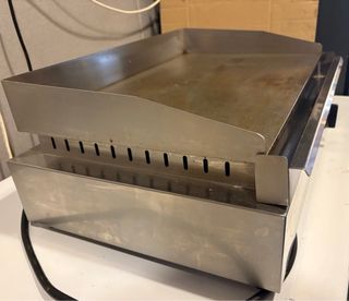 Plancha Eléctrica Profesional METRO