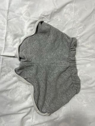 Pantalones grises con cordón