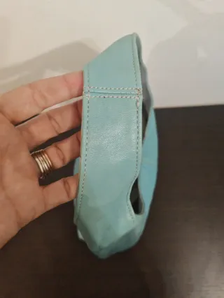 Borsetta azzurra in pelle