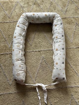 Nido y cojín de lactancia estrellas