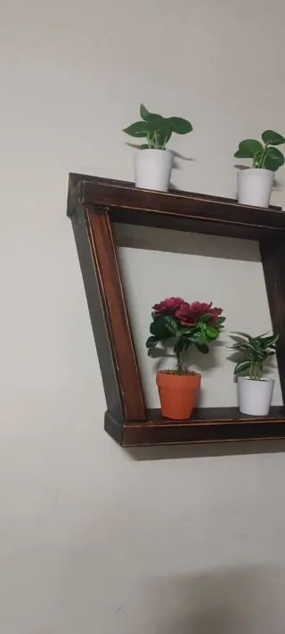 Porta vasi in legno marrone