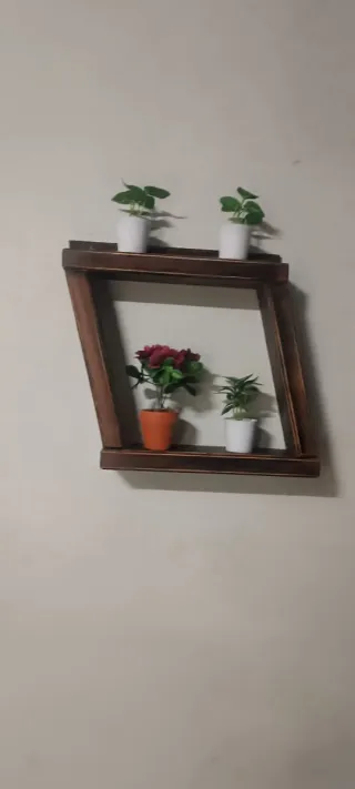 Porta vasi in legno marrone