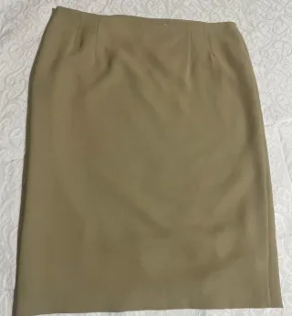 Traje de chaqueta y falda beige