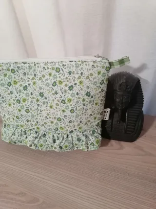 Conjunto de Bolsa Maternal y 3  neceseres.