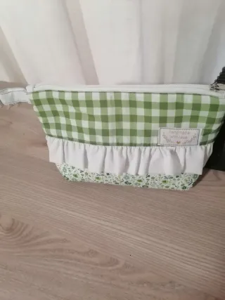 Conjunto de Bolsa Maternal y 3  neceseres.