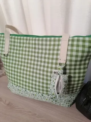 Conjunto de Bolsa Maternal y 3  neceseres.