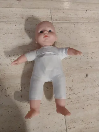 Muñeca bebé de juguete