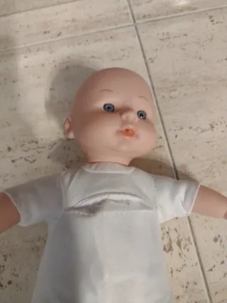 Muñeca bebé de juguete