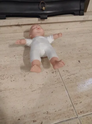 Muñeca bebé de juguete