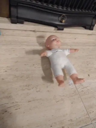 Muñeca bebé de juguete