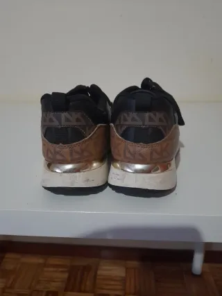 Sneakers Mujer Negras y Marrones