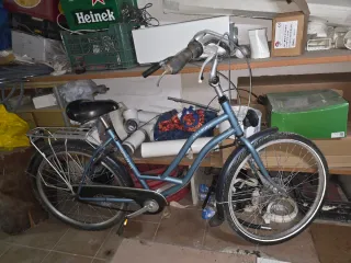 Bicicleta azul tipo paseo