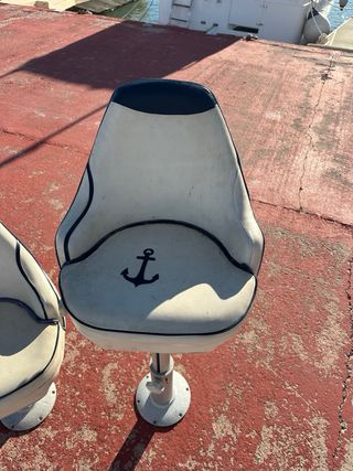 Asientos de barco con pedestal
