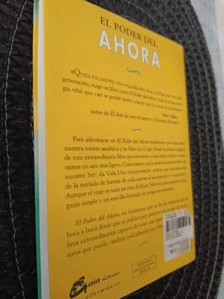 El poder del ahora: Una guía para la iluminació...