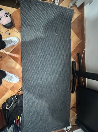 Alfombra gris oscuro