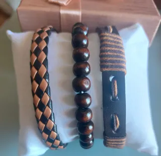 SAN VALENTÍN.. SIN ESTRENAR..RELOJ y 3 PULSERAS