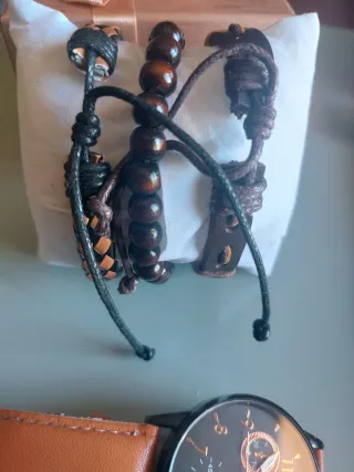 SAN VALENTÍN.. SIN ESTRENAR..RELOJ y 3 PULSERAS