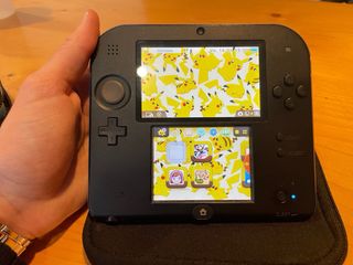 Nintendo 2DS Negra + Cargador y Funda