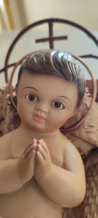 Niño Jesús antiguo con cuna