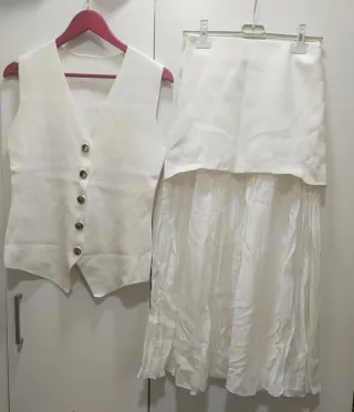 Conjunto Chaleco y Falda Beige Talla S