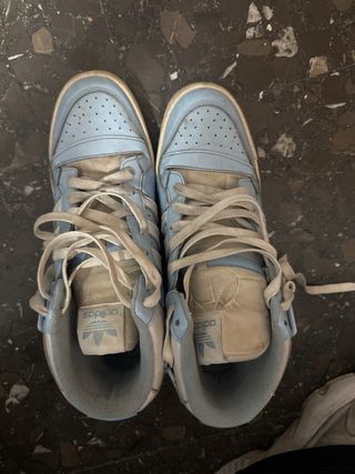 Tenis Adidas Azul y Blanco