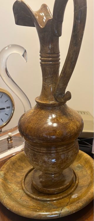 Jarrón de mármol con plato