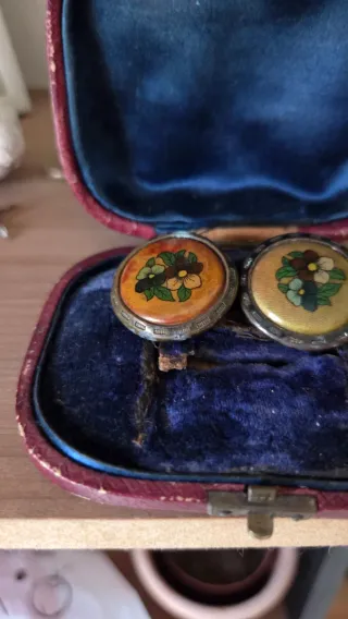 Par de botones antiguos de baquelita