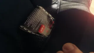 Casco de moto blanco con visera