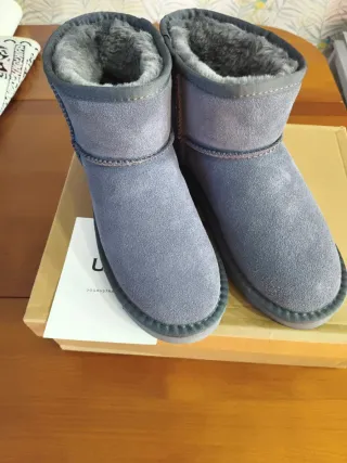 Botas grises UGG nuevas talla 37