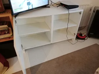 Mueble TV blanco con puerta corredera