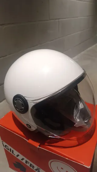 Casco de moto blanco nuevo a estrenar