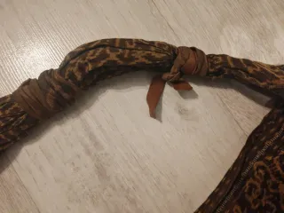 Borsa in tessuto marrone e rossa