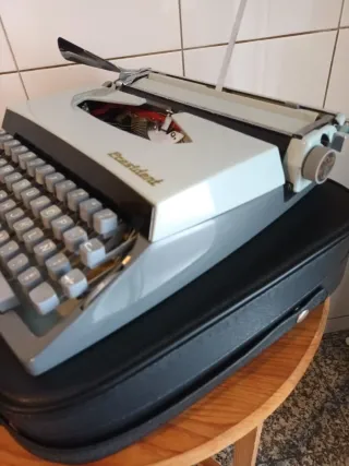 Máquina de escrever Consul President