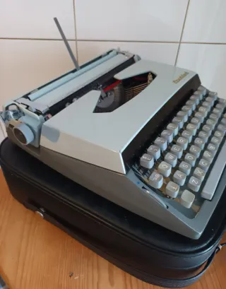 Máquina de escrever Consul President