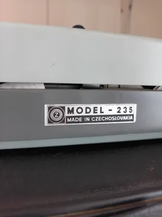 Máquina de escrever Consul President