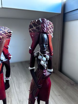 Figuras africanas de madera decorativas