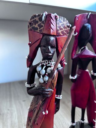 Figuras africanas de madera decorativas