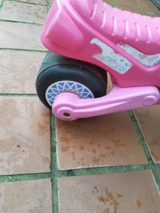 Moto de juguete rosa