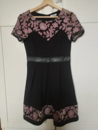 Vestido negro con flores rosas Talla 40