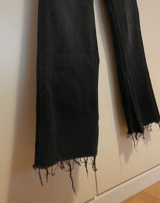 Pantalones vaqueros negros acampanados