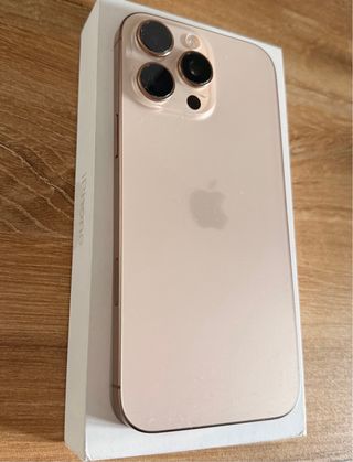 iPhone 16 Pro Max Dorado