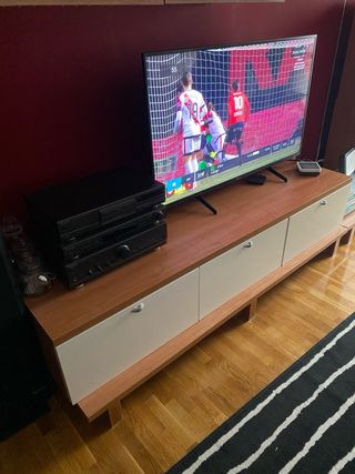 Mueble de salón madera y cristal