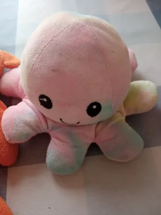 Lote de 2 peluches: oso y pulpo