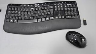 Teclado Ergonómico Microsoft 5050 Inalámbrico