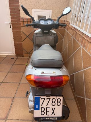 Daelim 125 Scooter Plata