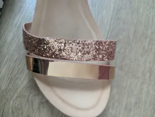 Sandalias doradas T.40 sin estrenar