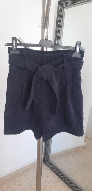 Pantalón corto de tiro alto nuevo sin estrenar. De