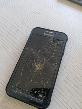 Lote 2 teléfonos Samsung para piezas (rotos)