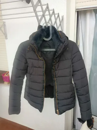 Cazadora acolchada mujer negra