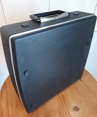 Máquina de escrever Adler Contessa laranja